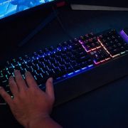 Teclado Tt Challenger Edge Pro Rgb Plunger Kb-Cpr-Plbrpb-01